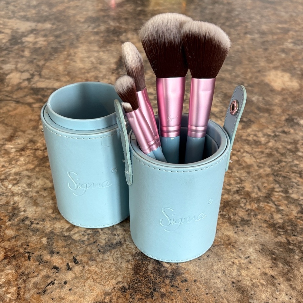 2/$10 Sigma Beauty Mint Handle Brush Duo with Gold Accents